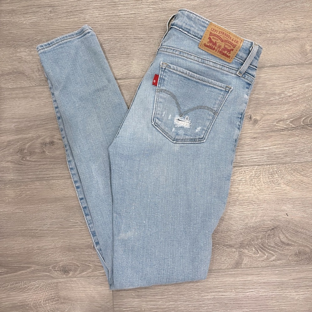 Levi’s Distressed Jeans - 25